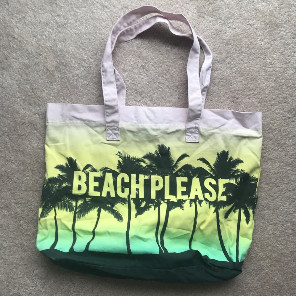⭐️4 for$20⭐️Cute Beach or Tote Bag with snap closure